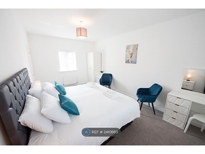 3 Bedroom Semi-Detached House To Rent In Short Term Accommodation, Chelmsford, CM1