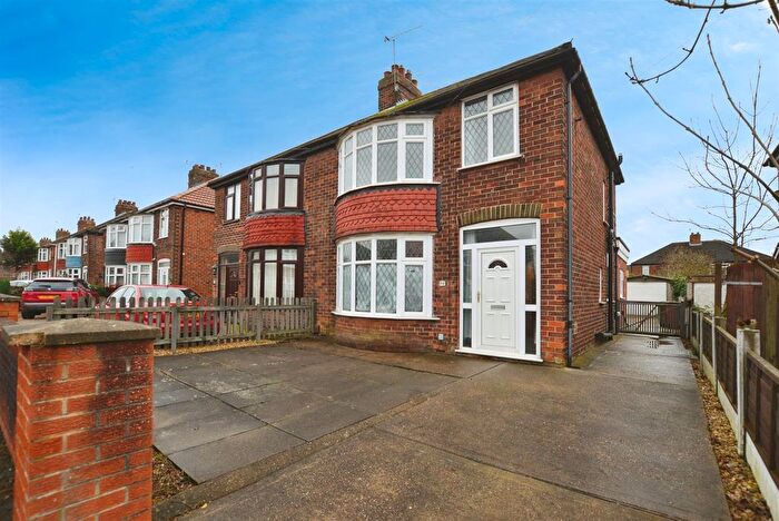 3 Bedroom Semi Detached House For Sale In Newland Drive, Scunthorpe, DN15