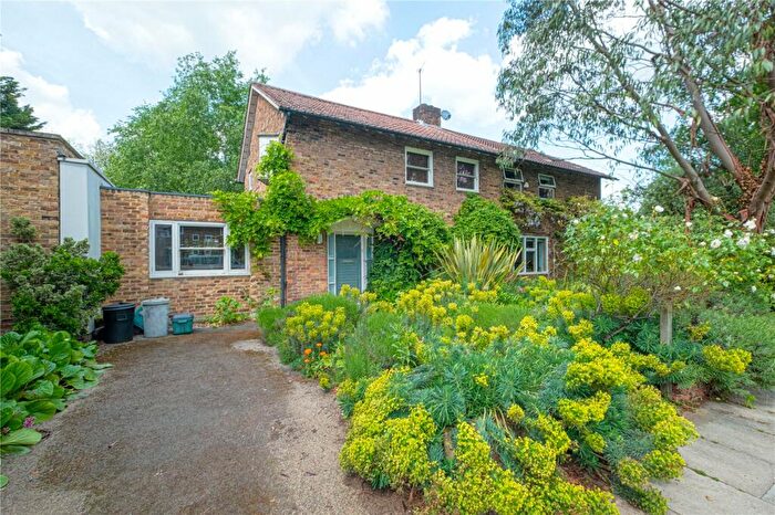 4 Bedroom Semi-Detached House To Rent In Canonbury Park North, Islington, London, N1