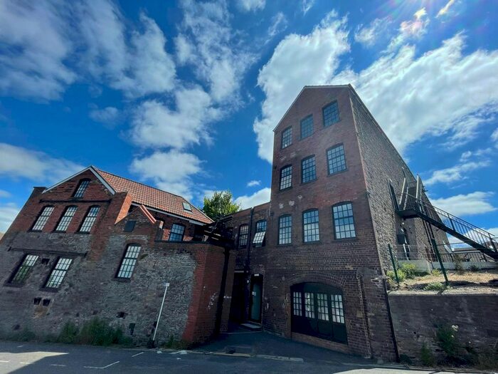 2 Bedroom Flat To Rent In Church Road, Kingswood, Bristol, BS15