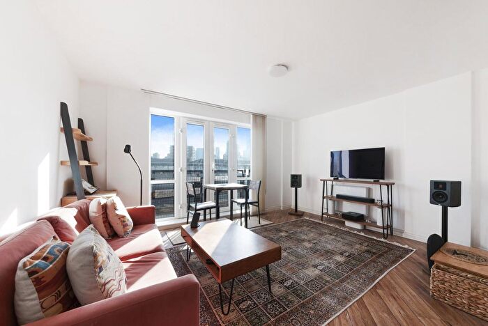 2 Bedroom Flat To Rent In Locksons Close, London, E14