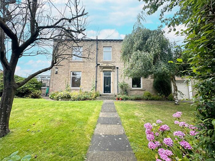 3 Bedroom End Of Terrace House To Rent In Penistone Road, Shelley, HD8