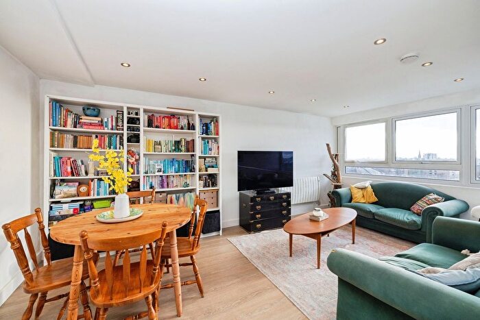 2 Bedroom Flat For Sale In Seven Sisters Road, London, N4