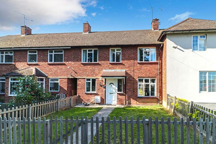 3 Bedroom Terraced House For Sale In Coates Way, Watford, WD25