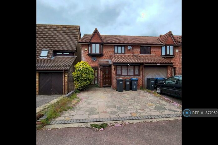 3 Bedroom Terraced House To Rent In Cottongrass Close, Croydon, CR0