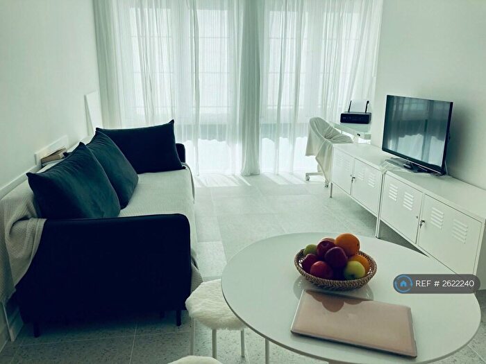 Studio To Rent In Cendal Crescent, London, E1