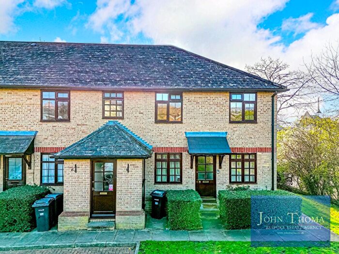 2 Bedroom Apartment For Sale In Westfield Park Drive, Woodford Green, Essex, IG8