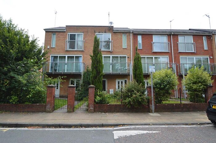 4 Bedroom House To Rent In Jackson Crescent, Manchester, M15