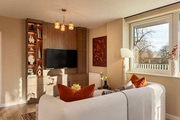 2 Bedroom Flat For Sale In High Street, Southall, UB1 - Photo 3