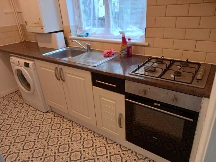 2 Bedroom Terraced House To Rent In Oak Road, Luton, LU4