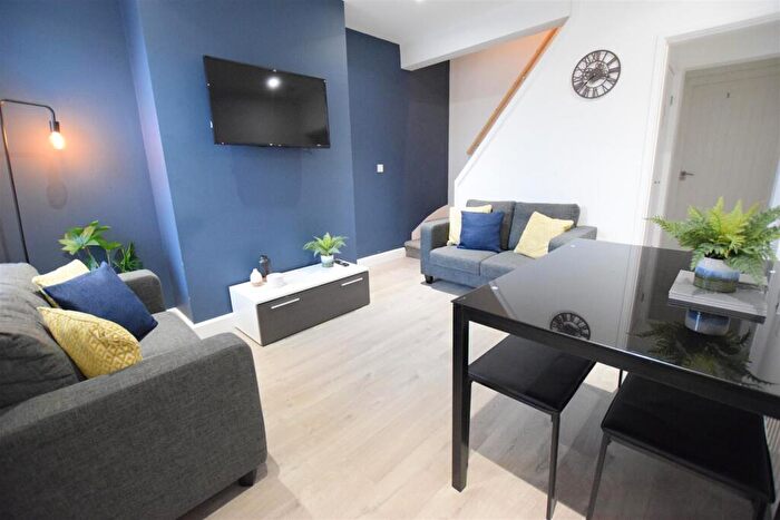 4 Bedroom Terraced House To Rent In Gibbeson Street - Student House - /, LN5