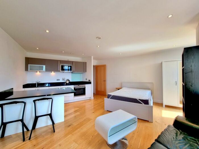 Apartment To Rent In Candle House Wharf Approach Leeds, LS1