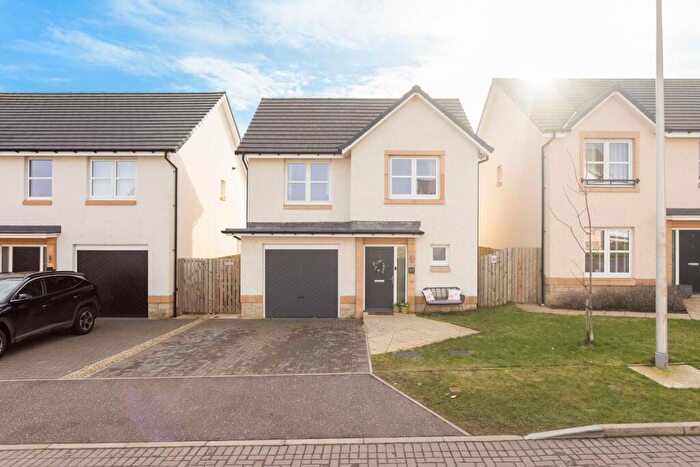 3 Bedroom Detached House For Sale In Sycamore Drive, Penicuik, EH26