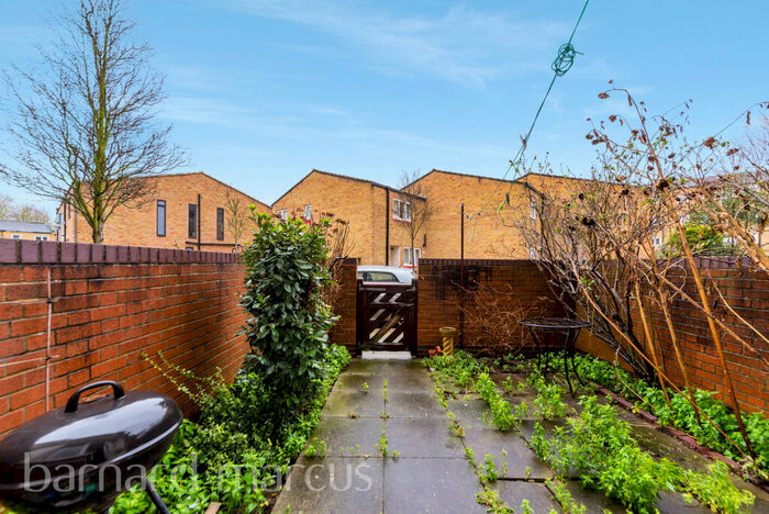 3 Bedroom Apartment To Rent In Maysoule Road, London, SW11