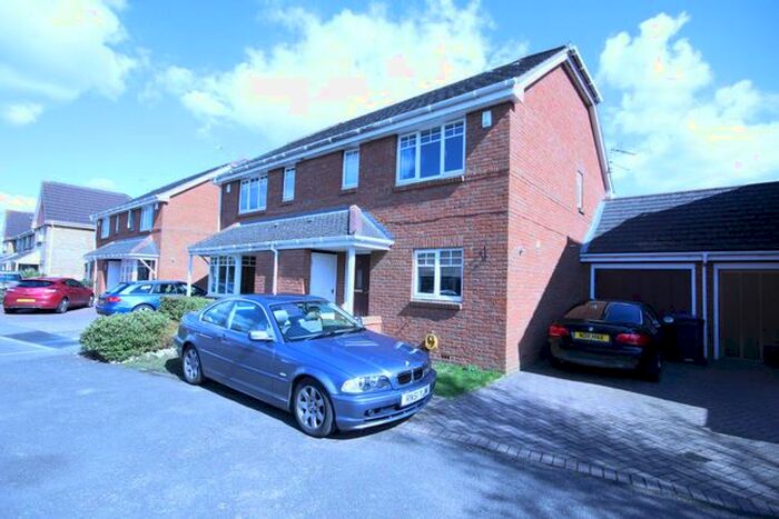 3 Bedroom Semi-Detached House To Rent In Willow Wood Close, Burnham, Slough, SL1