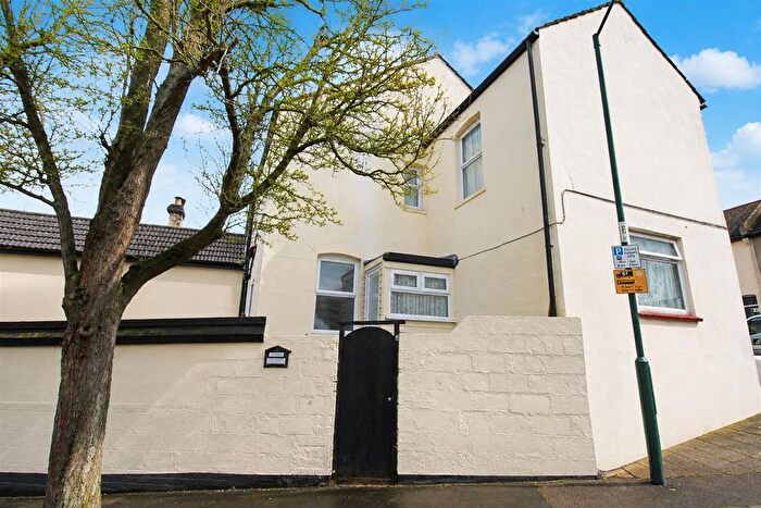 2 Bedroom End Of Terrace House For Sale In Charter Street, Gillingham, ME7