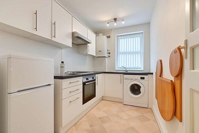 1 Bedroom Flat To Rent In Wellington House, Ealing, W5
