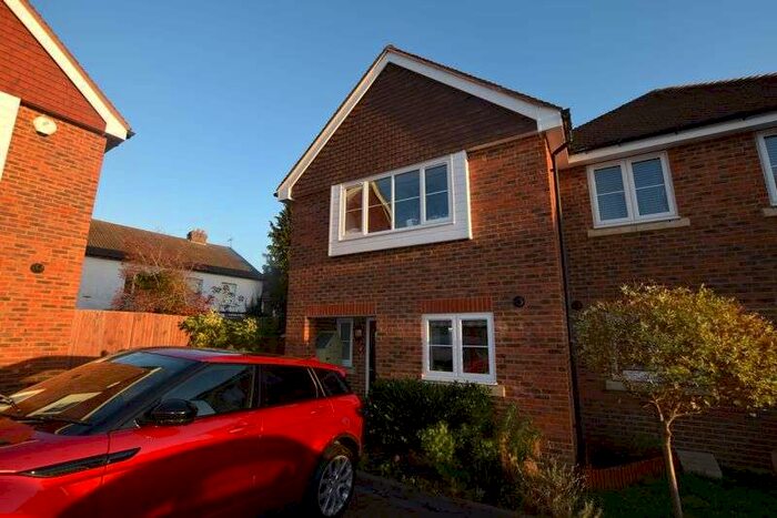 3 Bedroom Property To Rent In Alton, GU34