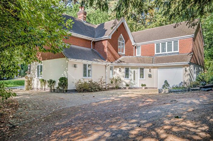 5 Bedroom Detached House For Sale In Crawley Hill, Camberley, Surrey, GU15