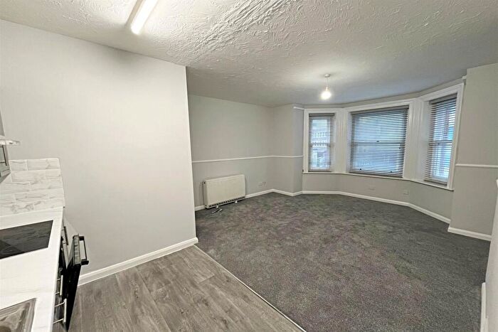 2 Bedroom Flat To Rent In Bournemouth, BH1