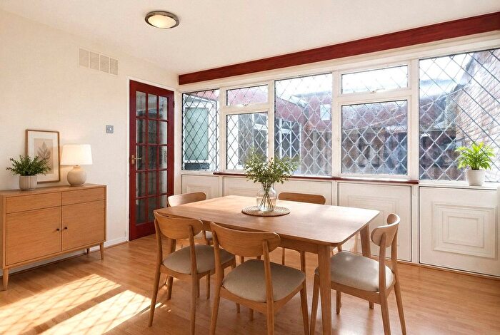 2 Bedroom Flat To Rent In Melrose Road, Wandsworth, London, SW18