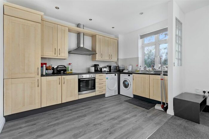 2 Bedroom Flat To Rent In Ettingshall Road, Bilston, WV14