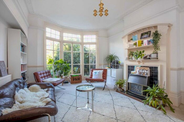 5 Bedroom Semi-Detached House To Rent In Leaside Avenue, London, N10