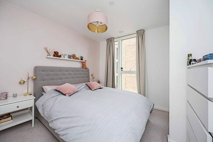 2 Bedroom Flat To Rent In Corsican Square, Tower Hamlets, London, E3