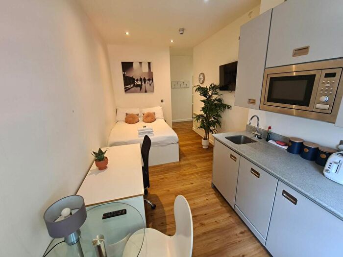 Flat To Rent In Harford House, Frogmore Street, Bristol, BS1