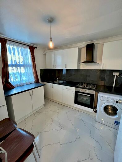 4 Bedroom Maisonette To Rent In Roman Road, Bethnal Green, E2