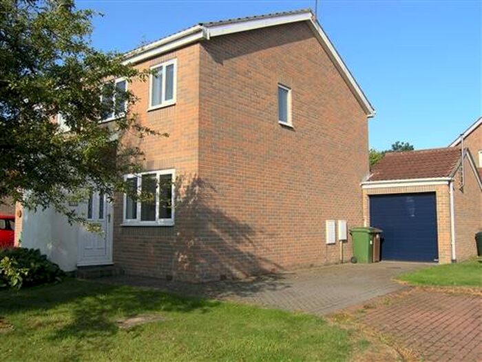 2 Bedroom House To Rent In Risby Place, HU17