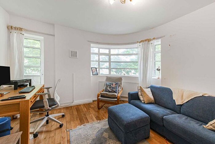 1 Bedroom Flat To Rent In Oaklands Estate, London, SW4