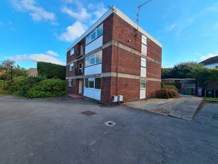 2 Bedroom Flat To Rent In Downs Court, Henleaze, Bristol, BS9