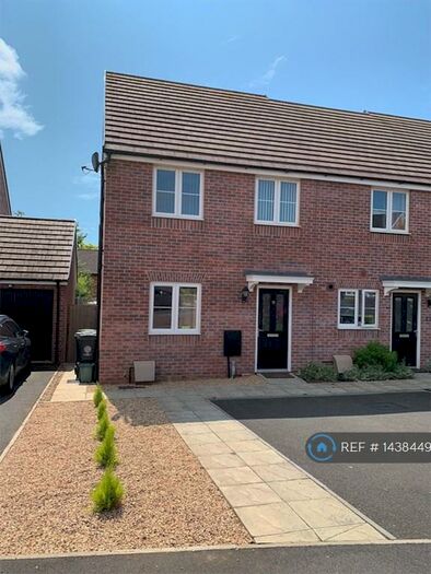 3 Bedroom End Of Terrace House To Rent In Alnwick Close, Rushden, NN10