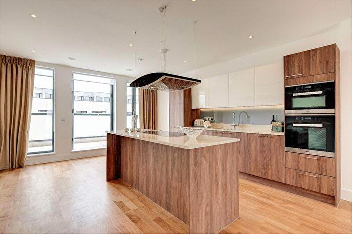 3 Bedroom Flat To Rent In The Lexington, Golders Green, NW11