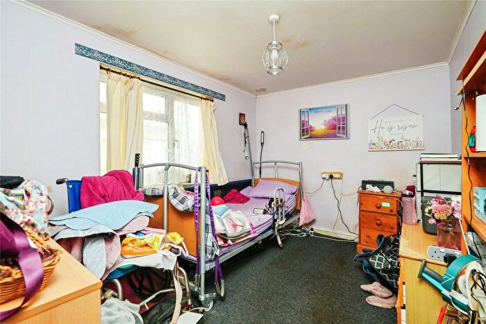 2 Bedroom Bungalow For Sale In Wroslyn Road, Freeland, OX29