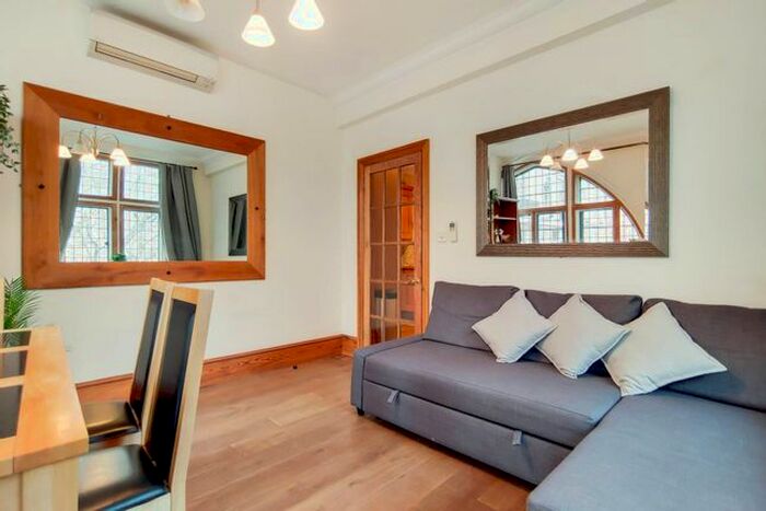 2 Bedroom Flat To Rent In Cockspur Street, St James's, London, SW1Y