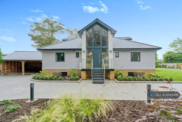 4 Bedroom Detached House To Rent In Mead Lane, Chertsey, KT16