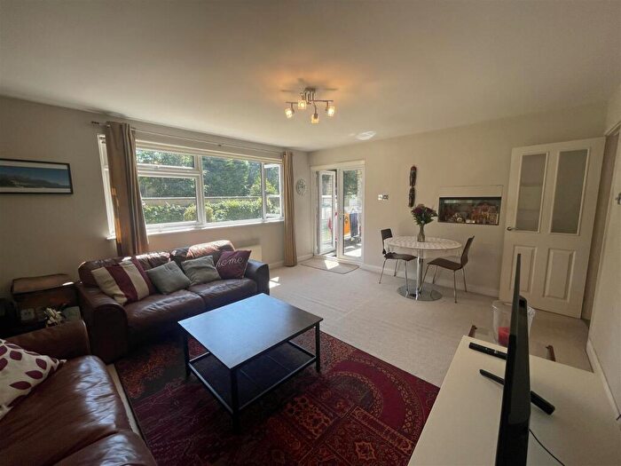 2 Bedroom Apartment To Rent In Surbiton, KT6