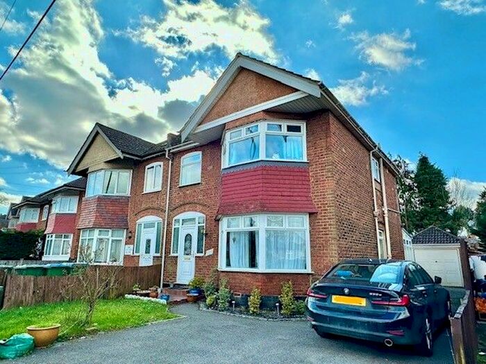 4 Bedroom Semi-Detached House To Rent In Bitterne Road West, Southampton, SO18