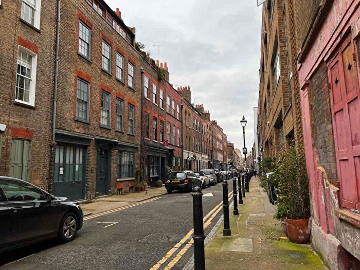 5 Bedroom Terraced House To Rent In Princelet Street, Spitalfields, Aldgate, Shorditch, Bethnal Green, London, E1