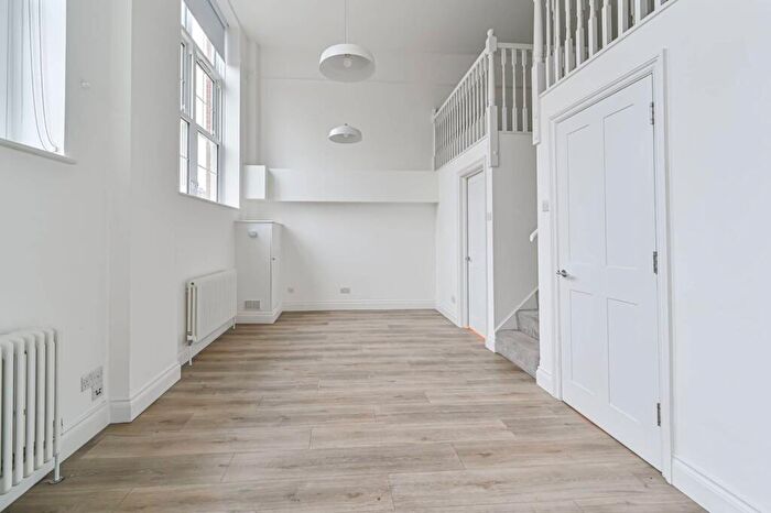 1 Bedroom Flat To Rent In Este Road, Little India, London, SW11