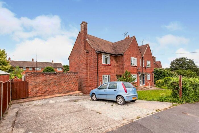 2 Bedroom Flat To Rent In Bishops Close, Nettlestead, Maidstone, Kent, ME18