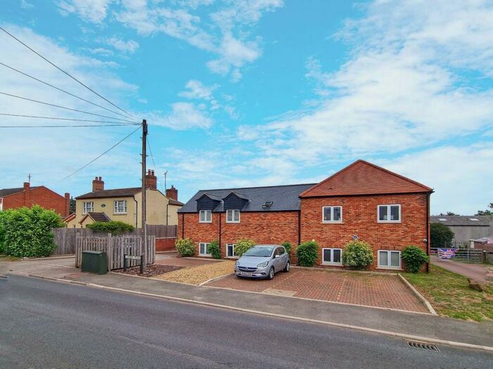 1 Bedroom Apartment For Sale In Cherry Mews, Maulden, Bedfordshire, MK45