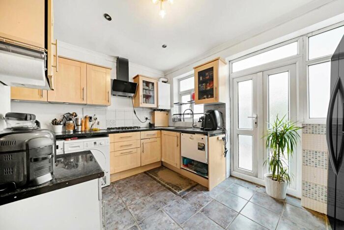 3 Bedroom House For Sale In Sunnyside Road, Leyton, E10
