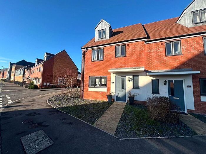 4 Bedroom Semi Detached House For Sale In Trinity Way, Basingstoke, Hampshire, RG24