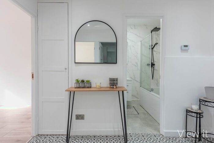 1 Bedroom Flat To Rent In Deeley Road, Nine Elms, London, SW8