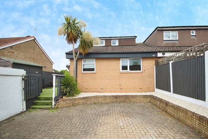 3 Bedroom Semi-Detached Bungalow For Sale In Wesley Croft, Leeds, LS11