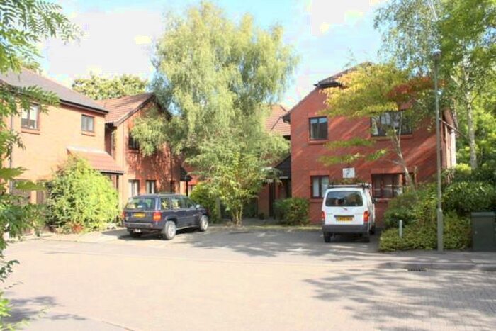 1 Bedroom Flat To Rent In St. Johns Mews, Woking, GU21