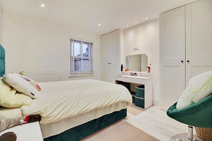 2 Bedroom Terraced House For Sale In North Road, Hoddesdon, EN11